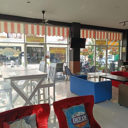 Central Perk Hotel Patong Exterior photo