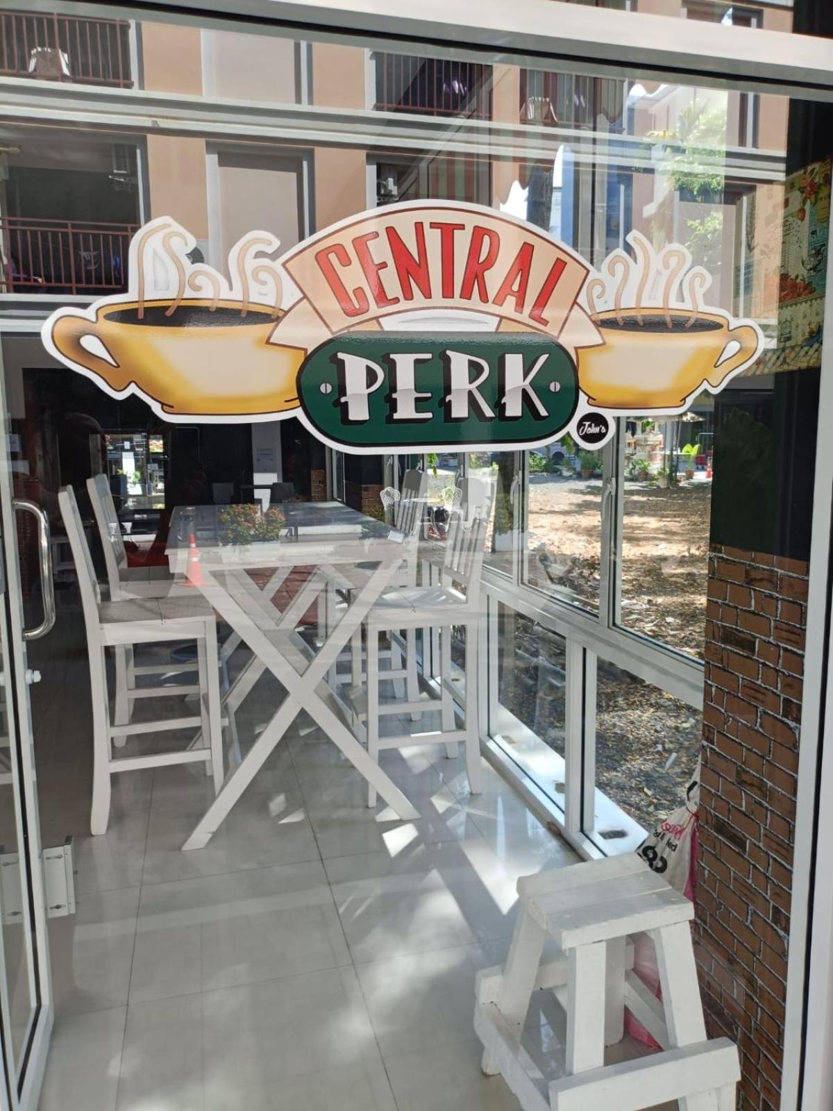 Central Perk Hotel Patong Exterior photo
