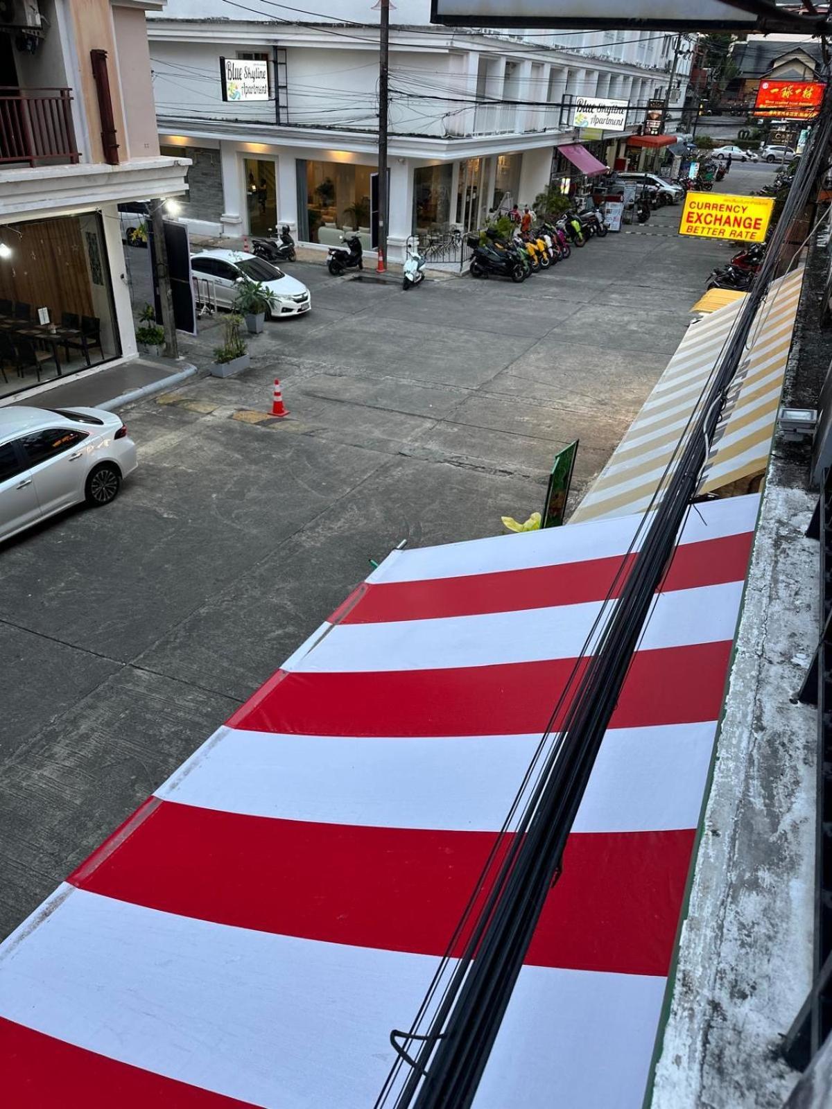 Central Perk Hotel Patong Exterior photo